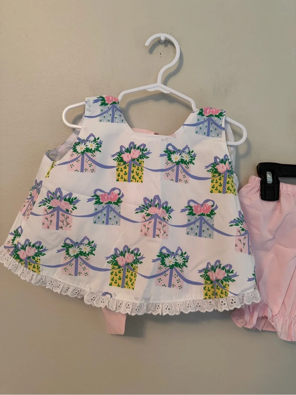 The Beaufort Bonnet Company Everyday's a Gift Swing Back Top w Matcing Bottoms